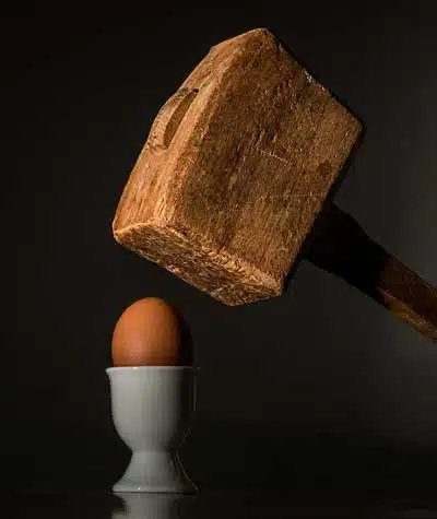 Tarot et relations de travail : tirages pour pacifier les tensions professionnelles 2 mateau et enclume