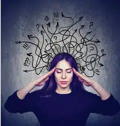 Créer l'abondance en utilisant le Tarot pour guide - les deniers 4 impact du mental